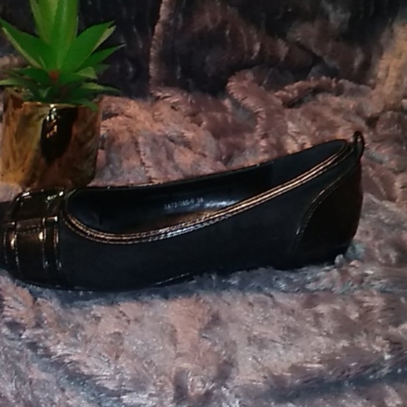 Black flats - Picture 3 of 4